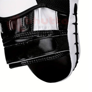 Vente en gros de mitaines de boxe MMA Focus en cuir et coussinets d'entraînement de boxe thaï évacuant l'humidité - Product Image 6