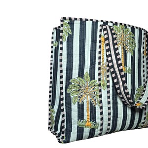 Sac fourre-tout à bandoulière matelassé en coton 100% écologique avec fermeture éclair rayé noir - Product Image 2
