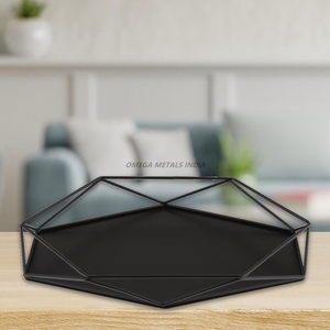 Plateau de service rond en argent fabriqué à la main avec un design floral élégant et des bords détaillés, parfait pour un divertissement et une décoration élégants - Product Image 6