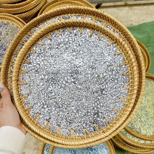 Ensemble de 2 plateaux ronds économiques colorés avec différents motifs de nacre - Product Image 3