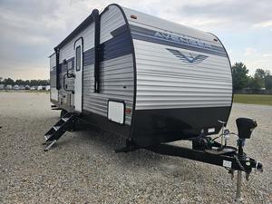 Vente en gros de camping-cars et caravanes 022 P-r-i-m-e T-i-m-e A-v-e-n-g-e-r 24BHS - Product Image 5