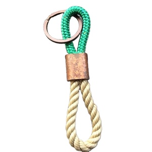 Porte-clés de voile vert avec élément en cuivre - Product Image 1