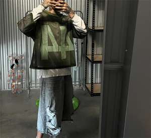 T-shirts athlétiques personnalisés T-shirt oversize recadrée avec logo imprimé en maille de polyester Streetwear pour hommes - Product Image 3