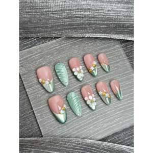 Sage Whisper Bloom - Arte de Uñas Postizas - Product Image 1