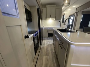 Nouvelle caravane Dutchmen Astoria 3173R-L-P 2026 à vendre - Product Image 3