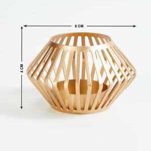 Ensemble de bougeoirs en métal de conception antique finition votive dorée pièce maîtresse de table de Noël vente de 4 pièces - Product Image 2