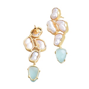 Boucles d'oreilles pendantes en laiton en gros, design perle et pierre naturelle brute, finition laiton antique, sans nickel, durables, export en gros - Product Image 4