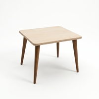 Table carrée en contreplaqué pour enfants, design moderne du milieu du siècle, pieds en bois durables, pour bébés et enfants.