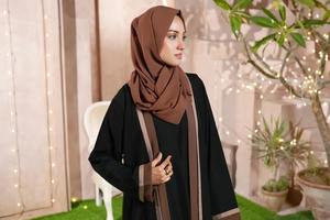 2025 nouveau élégant personnalisé taille et couleurs Abaya pour les femmes meilleure qualité vêtements musulmans dans le meilleur tissu grande taille disponible - Product Image 5