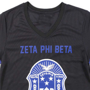 T-shirt de football ZPB noir 100% polyester Zeta Phi Beta avec logo d'équipe imprimé sur la manche avant et arrière - Product Image 5