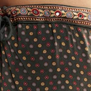 Conjunto Sharara estampado verde oscuro para venta al por mayor, Ropa Étnica festiva, eventos de boda, reuniones culturales y tradicional personalizada - Product Image 6