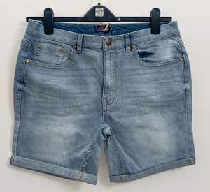 Pantalones cortos de mujer premium y de lujo - Product Image 2