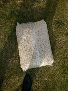 Granulés de bois de biomasse en bois dur 25 kg pour système de chauffage, forme briquette - Product Image 6