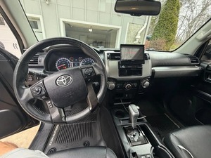 Toyota 4Runner TRD Pro Usada en Buen Estado, 1 Dueño, Motor V6, Tracción 4x4, Diferencial Trasero Bloqueable, Modificaciones Todoterreno - Product Image 2