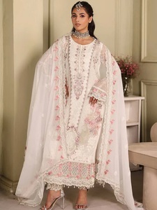 Trajes Shalwar kameez de marca de ropa de fiesta más vendidos para mujeres en material de gasa de muy alta calidad con bordado muy fino - Product Image 3