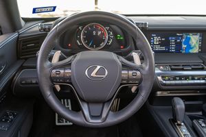 Lexus LC 500 Cabriolet 2023 d'occasion en excellent état, prêt à être expédié - Product Image 2