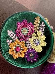 Bolsa de Bordado Ligera Premium, Regalo Unisex, Bolso de Mano Bohemio Geométrico Hecho a Mano para Viajes y Uso Diario por Tradebyd - Product Image 4