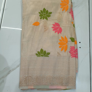Charmant saree en nylon pour une élégance moderne, drapé facile avec une sensation légère de brise pour les fêtes indiennes et pakistanaises et les événements traditionnels - Product Image 1