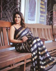 Womaniya azul marino Bhagalpuri seda Sari clásico tejido a mano con diseño elegante textura rica para fiestas - Product Image 4