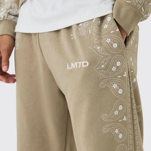 Bas brodés personnalisés, conçus avec une couche de tissu chaud, grammage équilibré et profil de jogging facile pour une demande décontractée moderne - Product Image 3