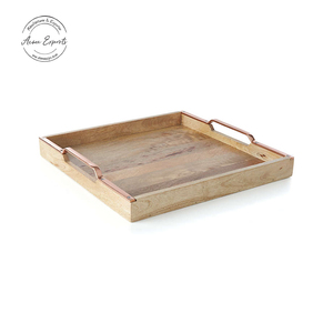 Bandeja para servir de madera rústica con elegantes asas de cobre, Perfecta para servir bebidas y aperitivos con estilo - Product Image 6