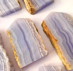 Tranches d'agate bleue claire naturelle polies, formes libres, pour décoration artistique, collectionnisme et Feng Shui - Product Image 3