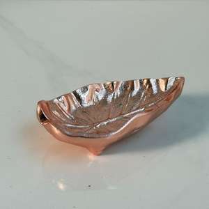 Plateau de service pour fruits secs avec finition en cuivre de haute qualité et aluminium fait à la main pour les mariages et les fêtes. - Product Image 6