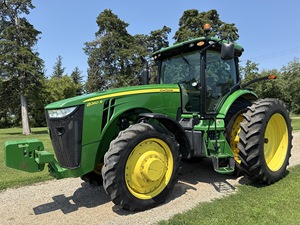 Tractor Agrícola Multifuncional John Deere 7230R Usado con Cargador para Preparación del Suelo, Cosecha y Cultivo, en Venta - Product Image 3