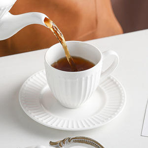 Service à café et à thé en porcelaine texturée lisse sous glaçure, motif vertical gaufré blanc doux, résistant à la chaleur, pour utilisation en café - Product Image 2
