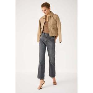 Blusa Corta sin Tirantes con Adornos - Product Image 3
