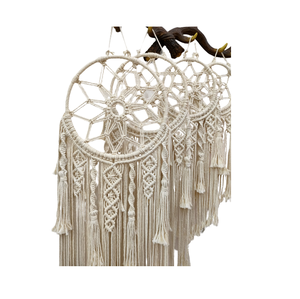 Attrape-rêves en macramé décoratif de style de luxe pour la maison pour la tenture murale disponible à un prix abordable - Product Image 3