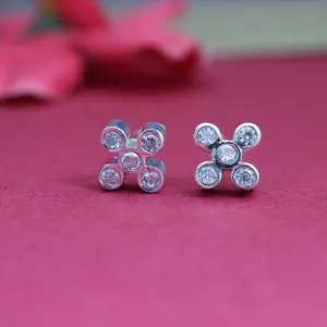 Boucles d'oreilles clous en argent pour femmes, zircone cubique, design floral, géométrique, mignon, platine, fiançailles, mariage, anniversaire, cadeau de fête - Product Image 3