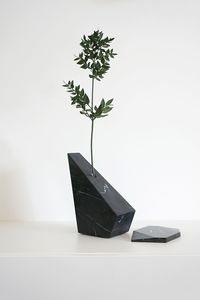 Jarrón de Flores de Mármol de Diseño Minimalista para Decoración de Interiores Modernos, que Mejora el Espacio con una Sutil Belleza de Piedra - Product Image 5