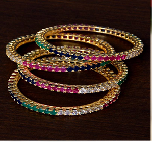 กำไลทองเหลืองแบบหนักสำหรับเจ้าสาว ประดับด้วยคริสตัลรูปทรงจุ่มก้าแบบดั้งเดิมสำหรับงานแต่งงาน มีจำหน่ายในราคาขายส่ง - Product Image 4