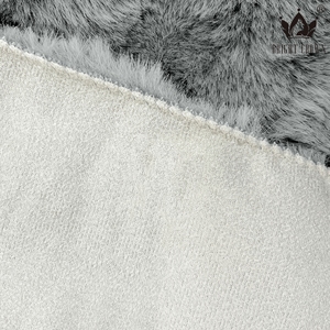 Tapis d'intérieur moderne réversible personnalisé en fausse fourrure de lapin, avec texture velours bulle tuftée, pour hôtels et usage domestique - Product Image 6