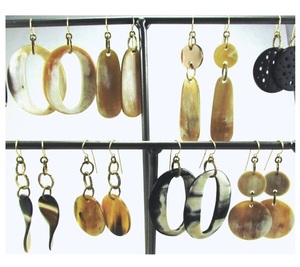 Pendientes colgantes únicos clásicos hechos a mano de diseño moderno hechos con cuerno de búfalo natural, pendiente de cuerno de búfalo de lujo de la India - Product Image 2