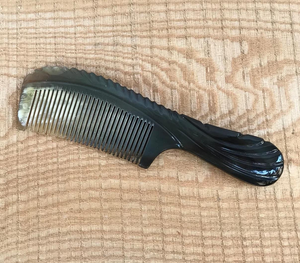 Peine para Peinar de Cuerno de Búfalo, Hecho a Mano, Cuerno de Buey Blanco Natural, Mango de Madera Clásico Profesional para Uso Comercial, Logotipo Personalizado - Product Image 2