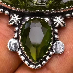 Pendentif Moldavite en argent sterling 925 avec chaîne de pierres précieuses naturelles changeantes Cadeau parfait pour maman ou elle - Product Image 4