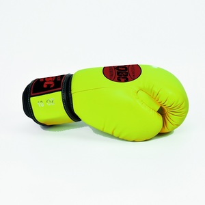 Gants de boxe en cuir véritable personnalisés en gros toutes les tailles avec des matériaux de meilleure qualité avec logo personnalisé gants de boxe - Product Image 2