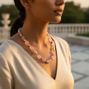 Collier vintage pour femme avec plaqué or, perles de quartz rose et perles, chaîne religieuse en laiton et cuivre pour les fêtes ou les cadeaux - Product Image 2