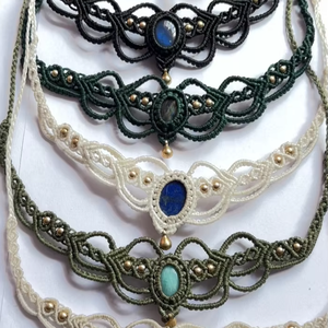 Bijoux haute couture mélange forme avec perles mélange de pierres précieuses macramé collier ras du cou fil multicolore collier de Style Boho - Product Image 1