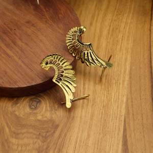 Boucles d'oreilles pendantes bohèmes en laiton, unisexes, élégantes, ailes d'ange, manchette d'oreille supérieure, cadeau de fête catholique pour petite amie - Product Image 1