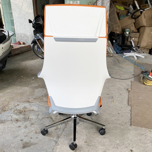 Sedia da Ufficio Contemporanea MF6101A con Schienale Alto, Rivestimento in Ecopelle di Lusso, Poggiatesta Regolabile, Base in Metallo Cromato per Uffici - Product Image 5