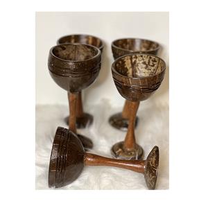 Copa de vino de coco hecha a mano por artesanos expertos con cáscara de coco natural y revestimiento apto para alimentos - Product Image 1