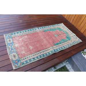 Tapis turc vintage 2,5 x 4,9 pieds, petit tapis, tapis en laine rouge - Product Image 2