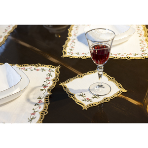 Servilleta de Lujo con Bordado Kokina Calado en Dorado, 40x40cm, Mantel Individual Navideño, Material de Tela Resistente a las Manchas - Product Image 6