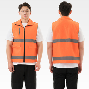 Gilet en polyester de visibilité pour hommes de qualité supérieure avec matériau réfléchissant Veste de sécurité à logo personnalisé pour le bénévolat de printemps Haus Industries - Product Image 1