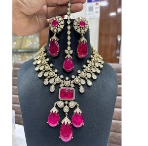 Conjunto de Collar y Pendientes de Diseño de Alta Calidad con Perlas Kundan Chapadas en Oro, Estilo Tikka, para Bodas, Colección para Mujer - Product Image 1