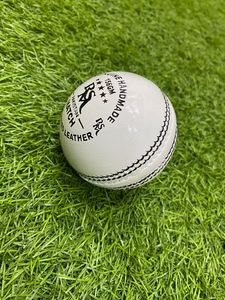 Pelotas de cricket curtidas con alumbre de calidad - Product Image 3