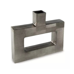 Pièce maîtresse décorative Vase à fleurs en métal pour centres de table vintage Décoration de table Mariage Maison et événements Ambience Lifestyle - Product Image 2